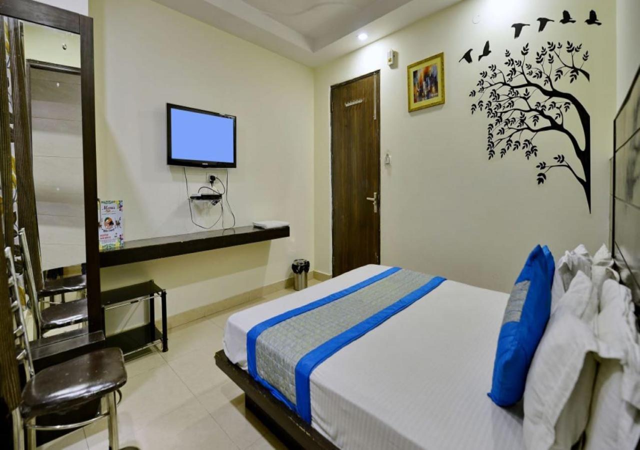 Hotel Keshew International Yeni Delhi Dış mekan fotoğraf