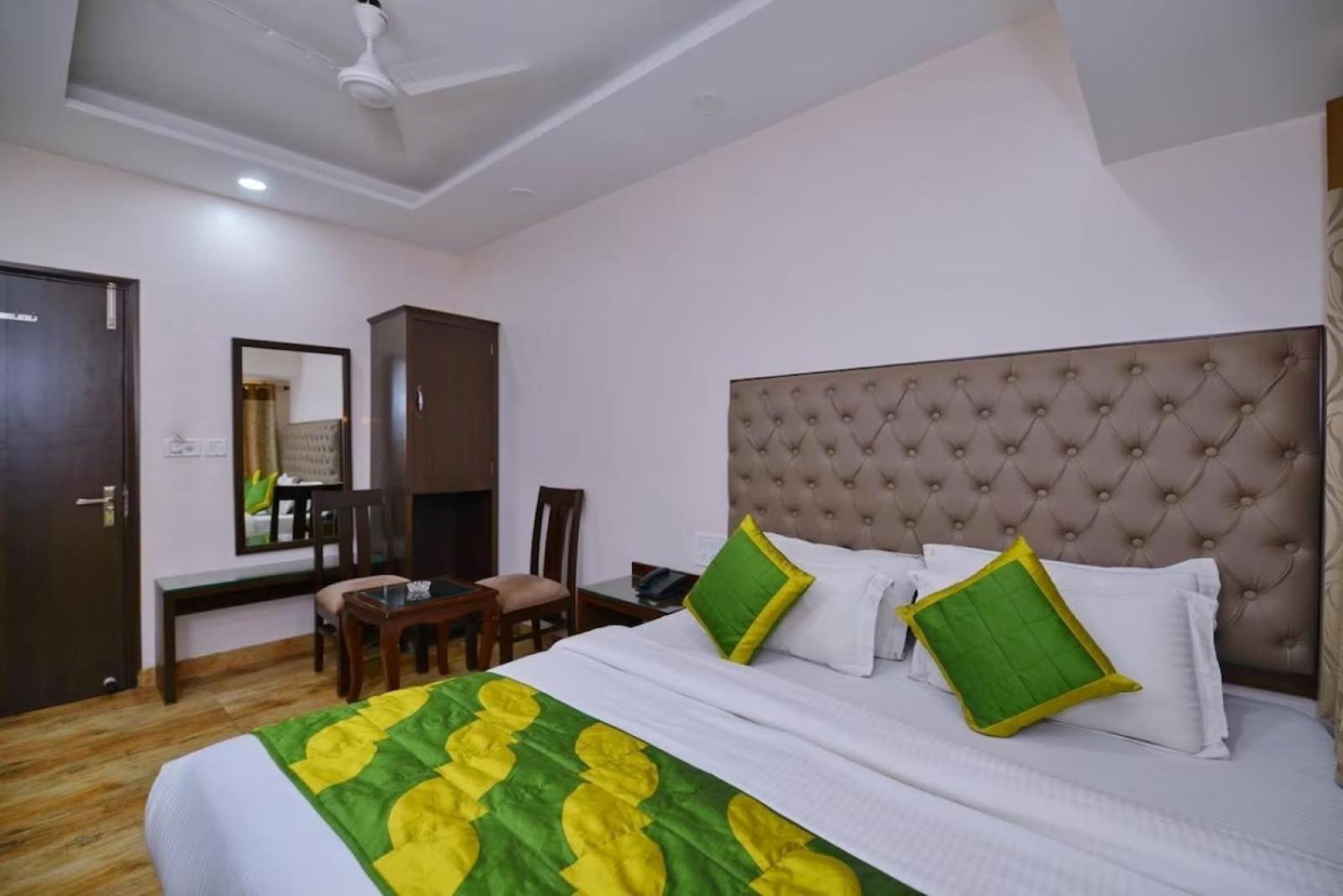 Hotel Keshew International Yeni Delhi Dış mekan fotoğraf