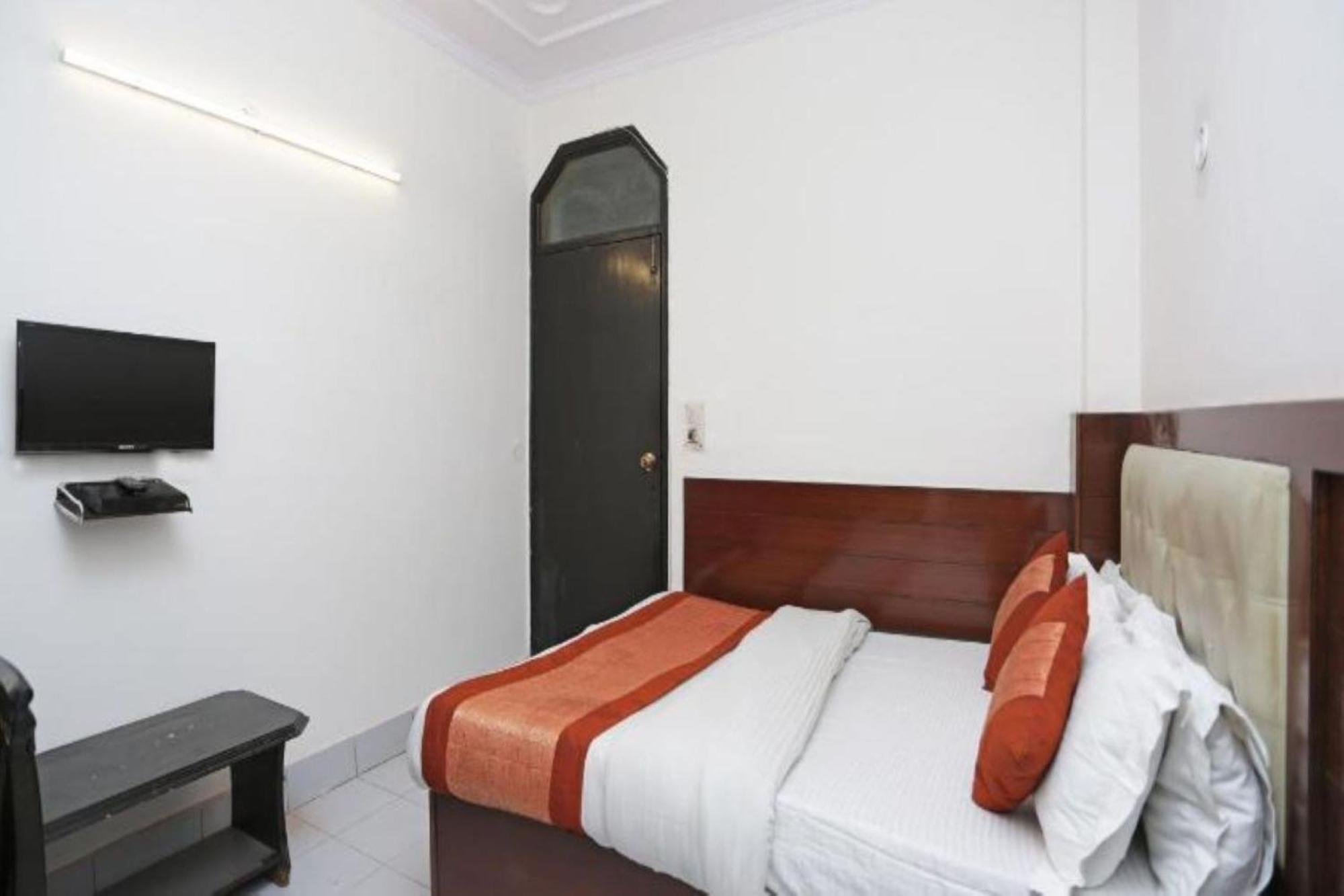 Hotel Keshew International Yeni Delhi Dış mekan fotoğraf